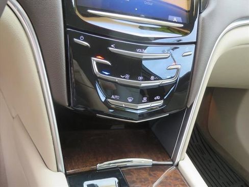 Used 2013 Cadillac XTS image 23