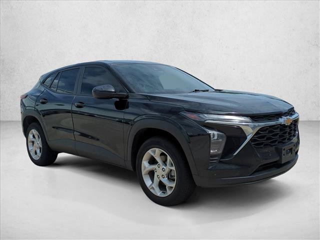 Used 2025 Chevrolet Trax LS w/ LS Convenience Package FWD image 3
