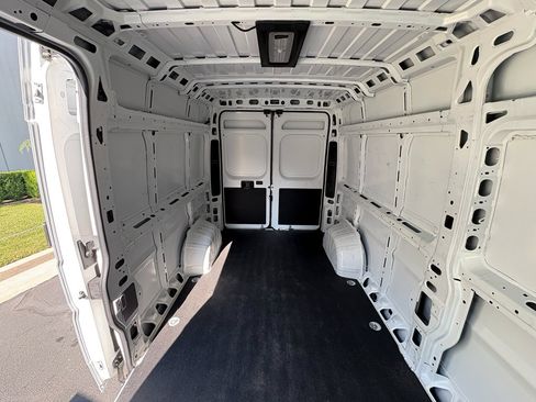Used 2025 RAM ProMaster 2500 w/ Convenience Group image 26