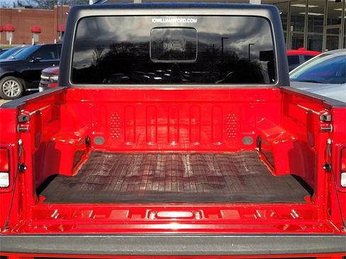Used 2023 Jeep Gladiator Willys image 9