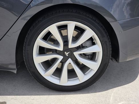 Used 2018 Tesla Model 3 Long Range RWD image 8
