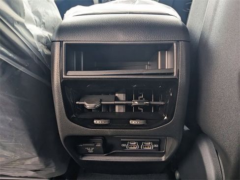 New 2025 Jeep Grand Cherokee Altitude image 12