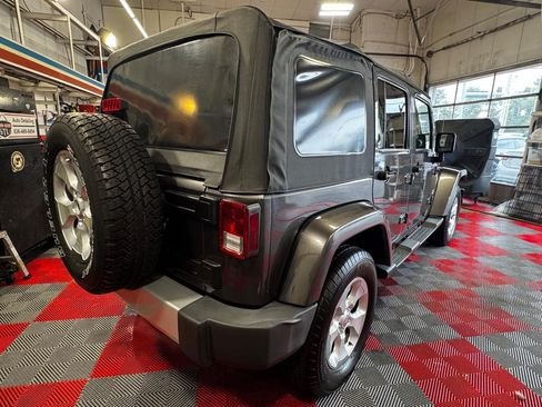 Used 2014 Jeep Wrangler Unlimited Sahara w/ Connectivity Group AWD/4WD image 7