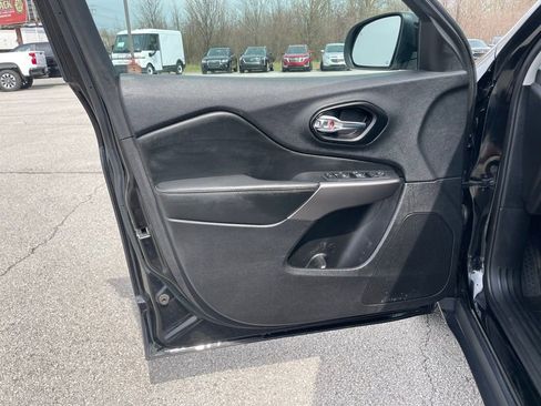 Used 2021 Jeep Cherokee Latitude Lux image 18