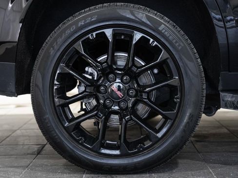 Used 2023 GMC Yukon SLT image 23