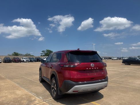 Used 2021 Nissan Rogue SV FWD image 17