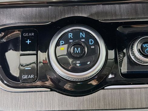 Used 2025 Ford Expedition Platinum w/ Platinum Ultimate Package AWD/4WD image 19