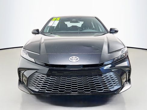 Used 2025 Toyota Camry SE image 11