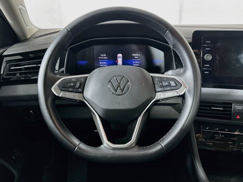 Used 2025 Volkswagen Jetta SE FWD image 18
