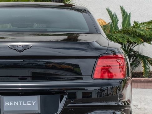 Used 2024 Bentley Flying Spur S V8 AWD/4WD image 39