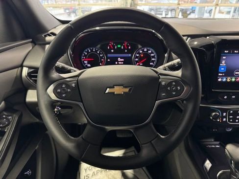 Used 2023 Chevrolet Traverse LT image 19