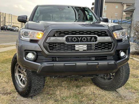 Used 2023 Toyota Tacoma SR AWD/4WD image 4