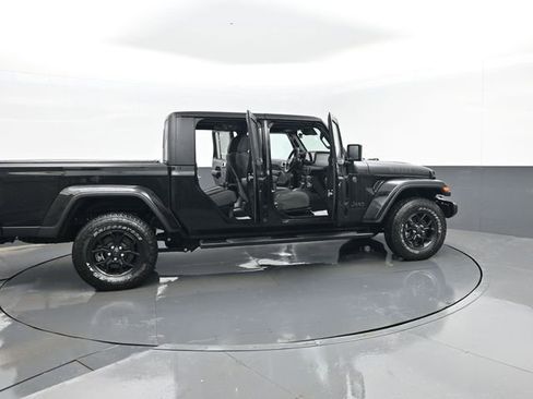 Used 2024 Jeep Gladiator Willys image 27