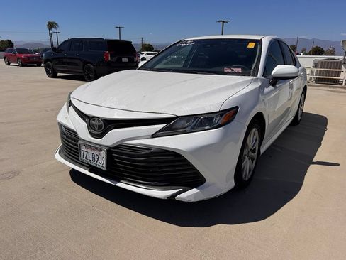 Used 2018 Toyota Camry LE FWD image 3