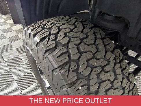 Used 2024 Jeep Wrangler Unlimited Rubicon w/ XTREMEE 35" Tire Package AWD/4WD image 11