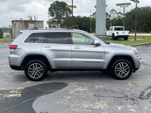 Used 2020 Jeep Grand Cherokee Limited AWD/4WD image 11
