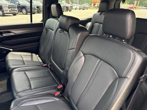 Used 2024 Jeep Wagoneer Series II AWD/4WD image 37