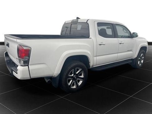 Used 2018 Toyota Tacoma Limited AWD/4WD image 5