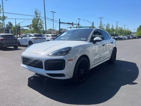 Used 2022 Porsche Cayenne GTS AWD/4WD image 3