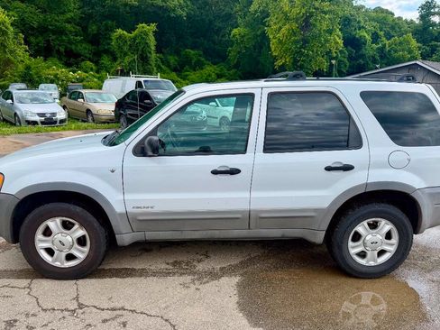 Used 2002 Ford Escape XLT FWD image 2