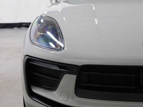Certified 2025 Porsche Macan image 15