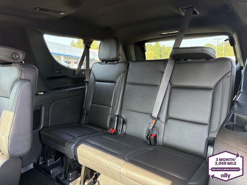 Used 2023 Chevrolet Suburban High Country AWD/4WD image 12
