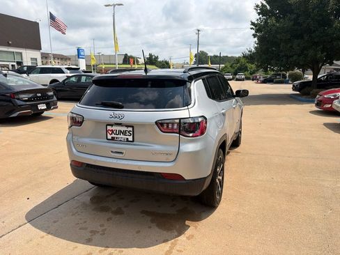 Used 2025 Jeep Compass Limited AWD/4WD image 10