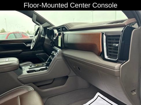 Used 2025 GMC Sierra 2500 Denali AWD/4WD image 26