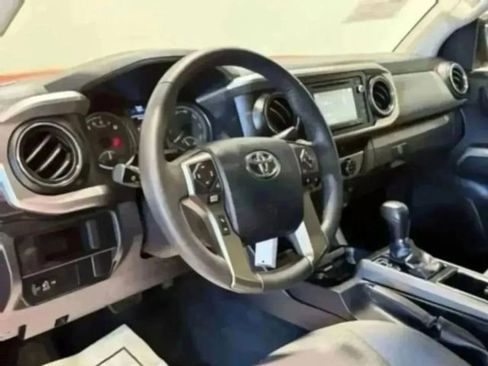 Used 2016 Toyota Tacoma SR5 w/ Towing Package image 12