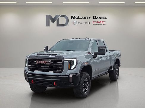 Used 2024 GMC Sierra 2500 AT4X AWD/4WD image 2