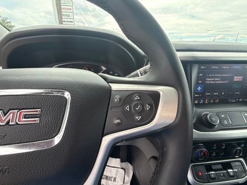 Used 2023 GMC Acadia SLT FWD image 24