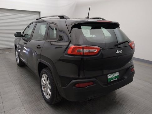 Used 2016 Jeep Cherokee Sport image 5