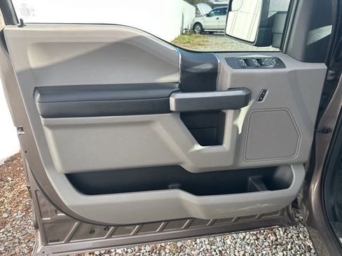 Used 2018 Ford F150 XLT image 11