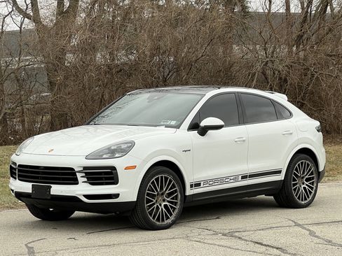 Certified 2022 Porsche Cayenne Platinum Edition image 1