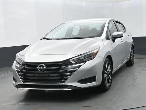 Used 2025 Nissan Versa SV FWD image 1