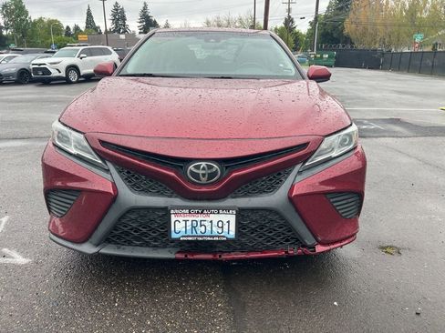 Used 2018 Toyota Camry SE image 3