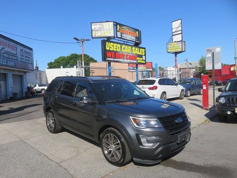 Used 2017 Ford Explorer Sport w/ Equipment Group 401A AWD/4WD image 3
