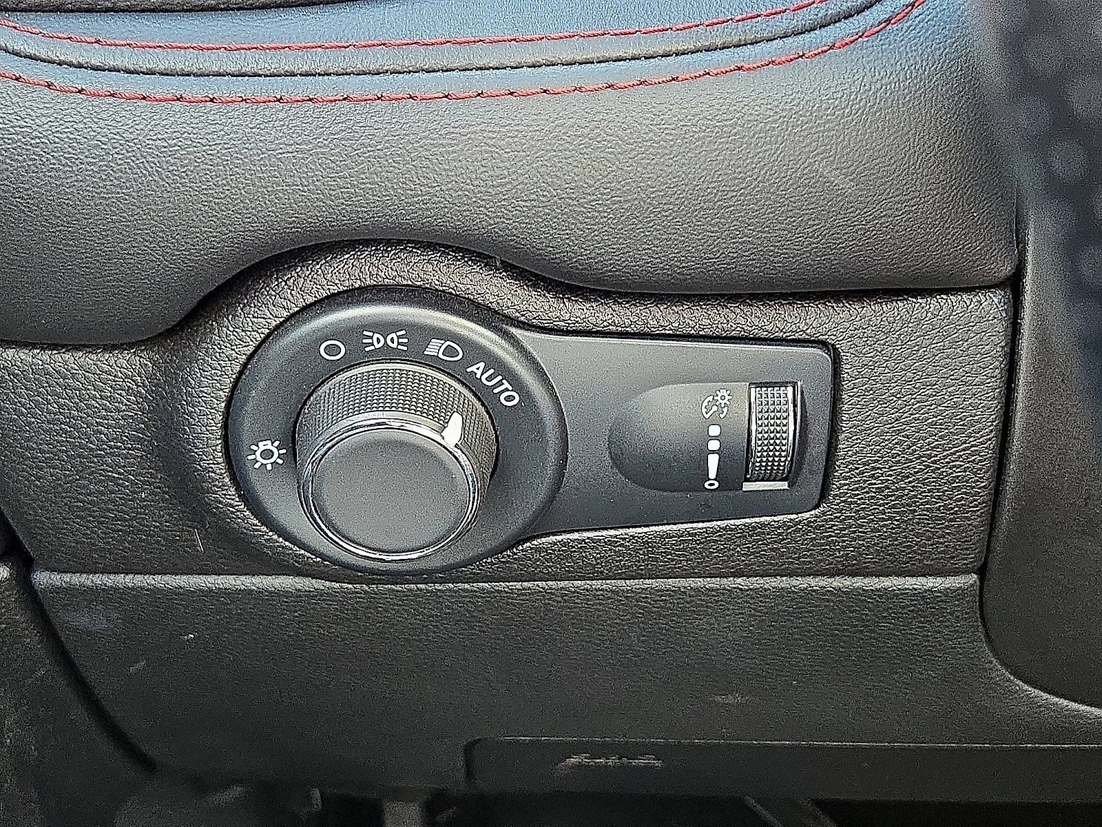 Used 2025 Dodge Durango GT AWD/4WD image 24