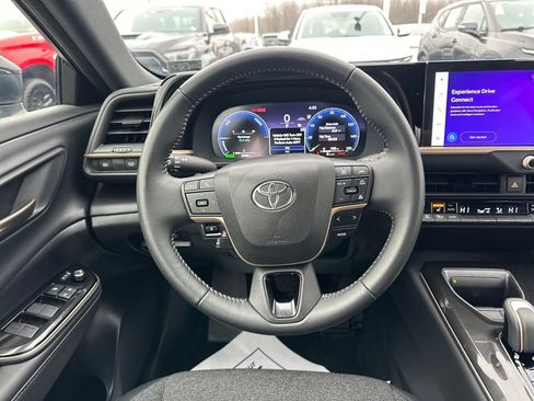 Used 2024 Toyota Crown XLE image 18