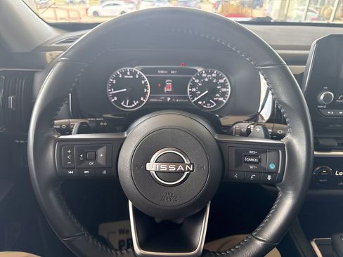 Used 2025 Nissan Pathfinder SV AWD/4WD image 9