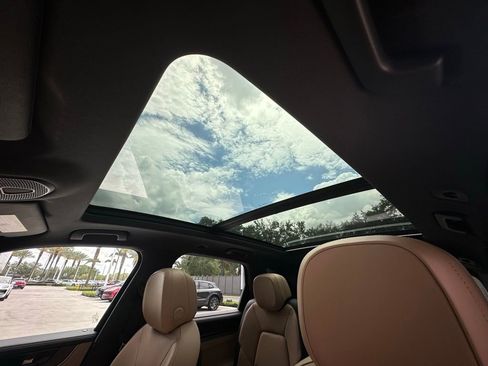 Certified 2025 Porsche Cayenne E-Hybrid AWD/4WD image 24