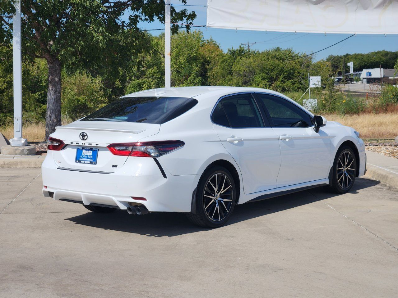 Used 2023 Toyota Camry SE w/ Convenience Package FWD image 5