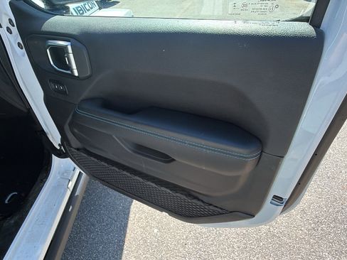 Used 2025 Jeep Wrangler Unlimited Rubicon 4xe AWD/4WD image 18