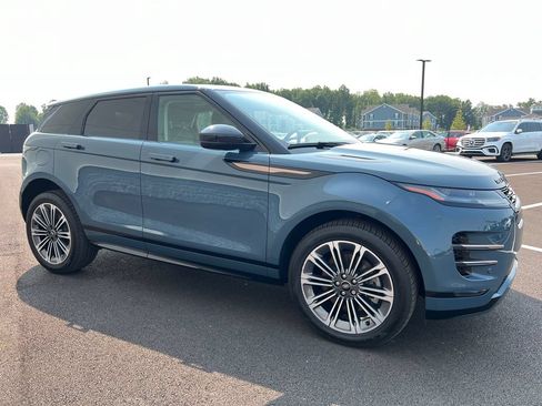 Used 2024 Land Rover Range Rover Evoque Dynamic SE AWD/4WD image 2