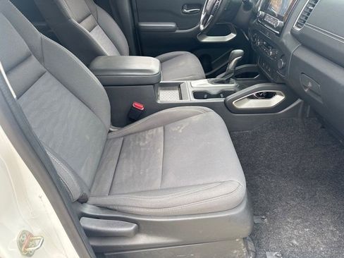 Used 2022 Nissan Frontier SV w/ Technology Package image 10