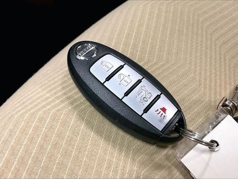 Used 2016 Nissan Rogue SV w/ SV Premium Package image 18