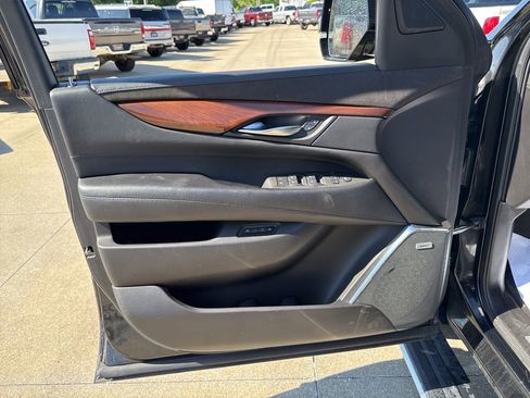 Used 2016 Cadillac Escalade ESV Premium AWD/4WD image 29