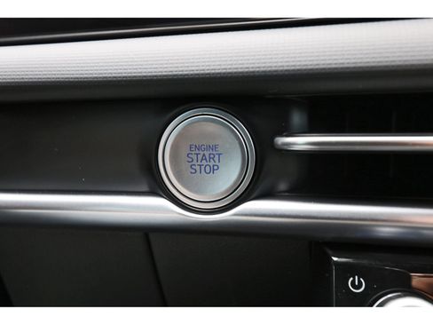 Certified 2025 Hyundai Santa Cruz SEL FWD image 28