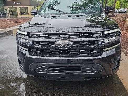 Used 2023 Ford Expedition Limited AWD/4WD image 2