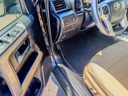 Used 2018 Toyota 4Runner SR5 Premium RWD image 11